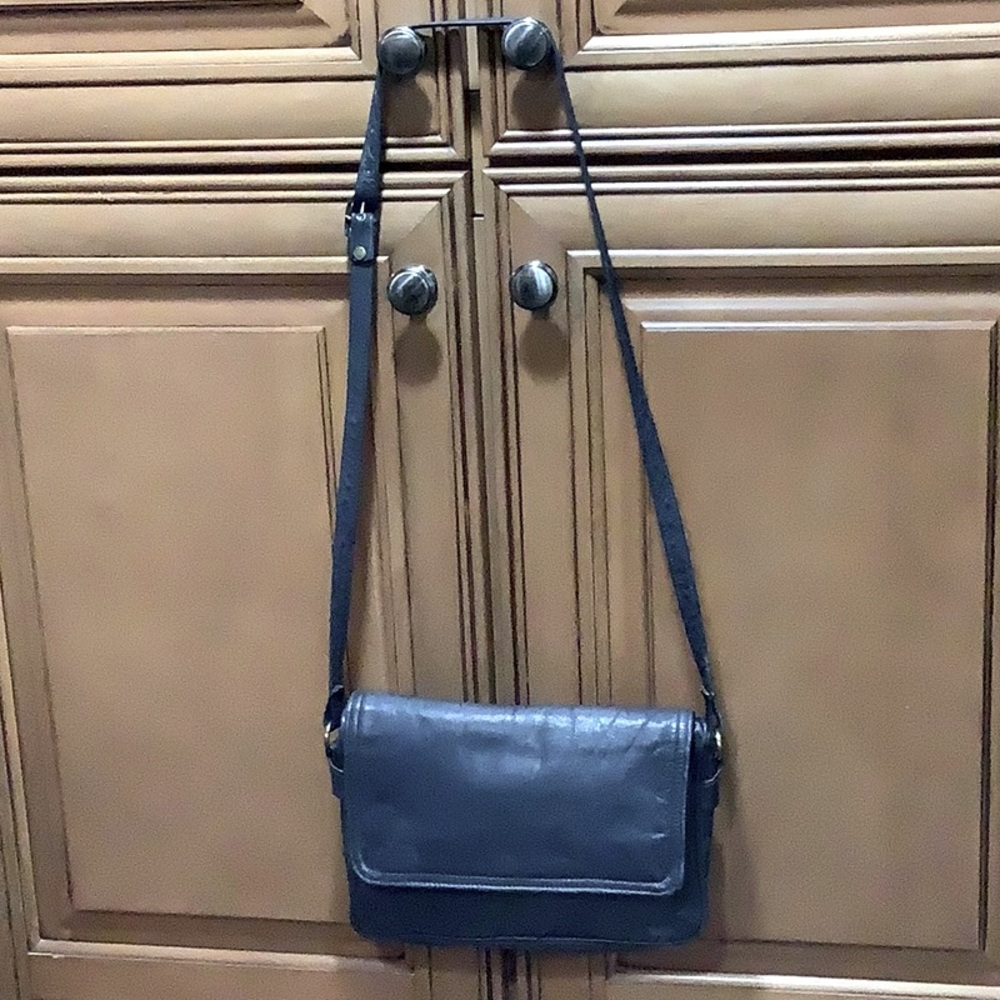 NAVY CROSSBODY TWO ZIPPER HANDBAG